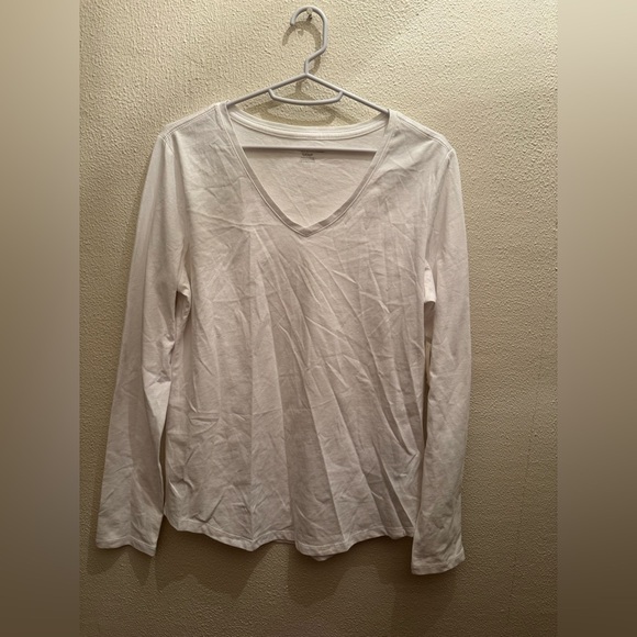 NWT Amazon Essentials Women's 100% Cotton Regular-Fit Long-Sleeve V-Neck T-Shirt - Picture 3 of 4